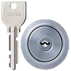 U9�@������